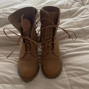 Ugg barely worn combat boot